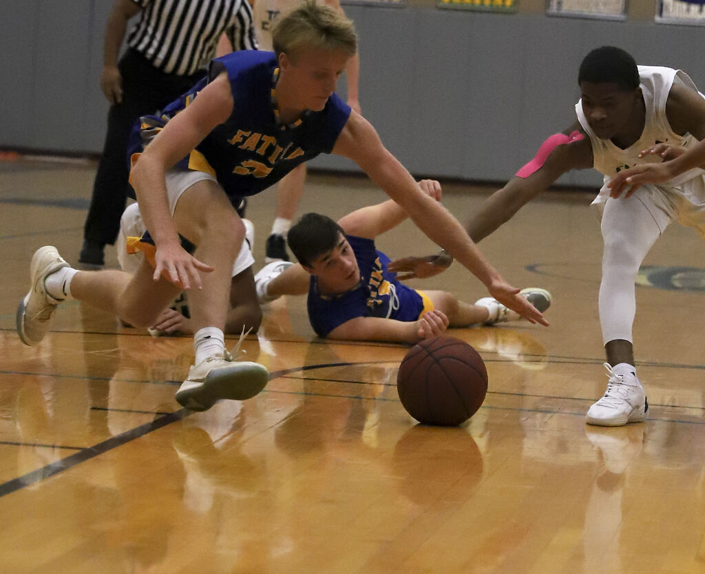 Dawson Huhn-Meyer and Tre McCluney reach for the ball